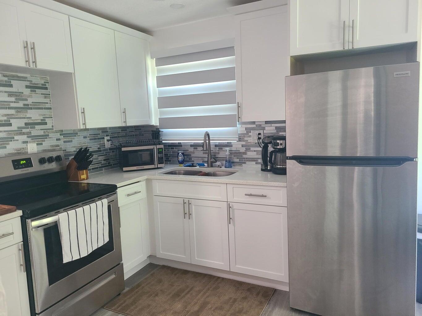 NORTH PALM BCH 1 - Residential Lease