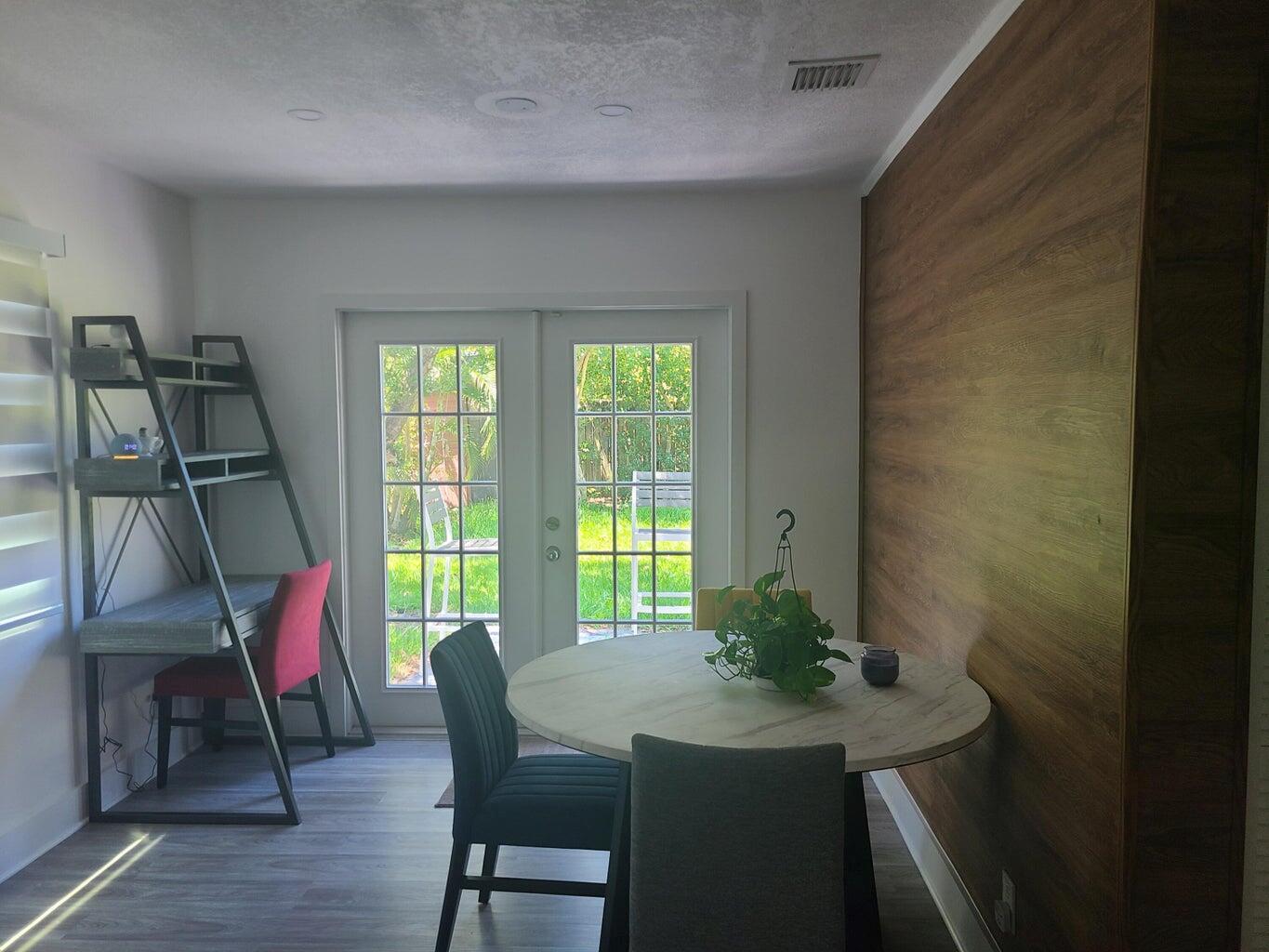 NORTH PALM BCH 1 - Residential Lease