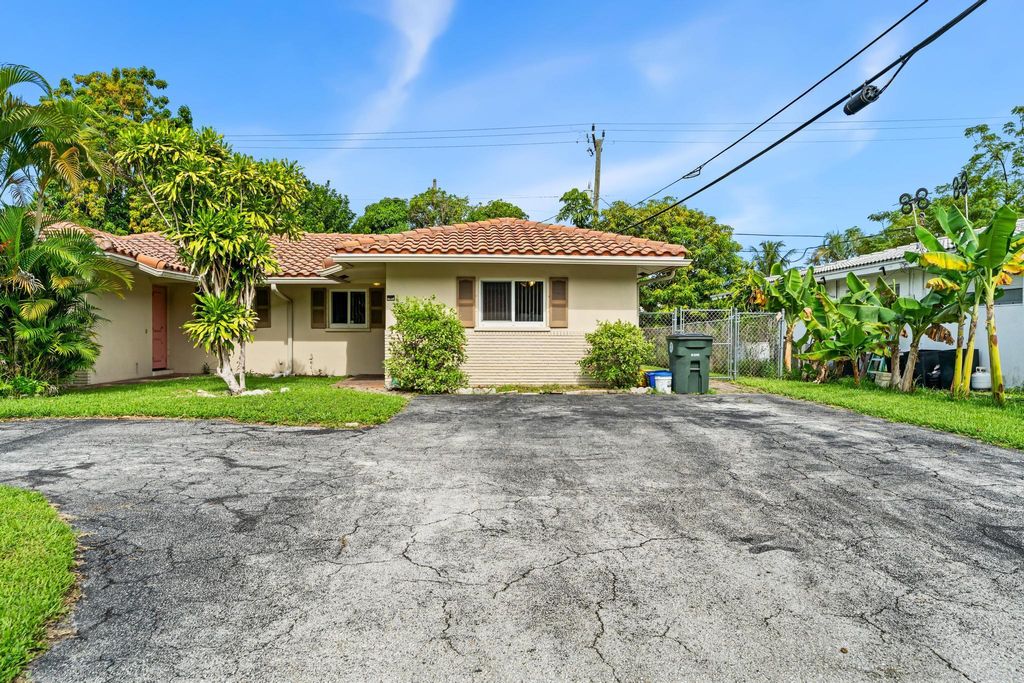 Photo of 2953 NE 2nd Avenue, Boca Raton, FL 33431 (MLS # R11109306)