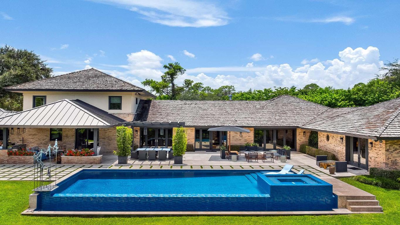 VILLAGE OF GOLF - Residential