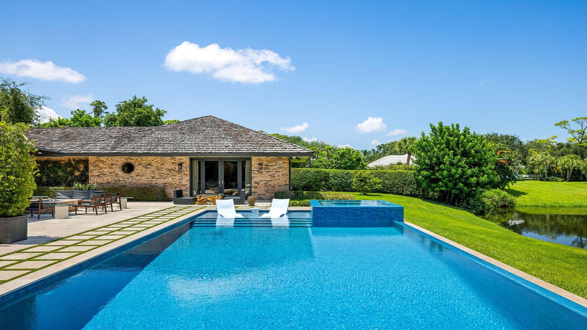 VILLAGE OF GOLF - Residential