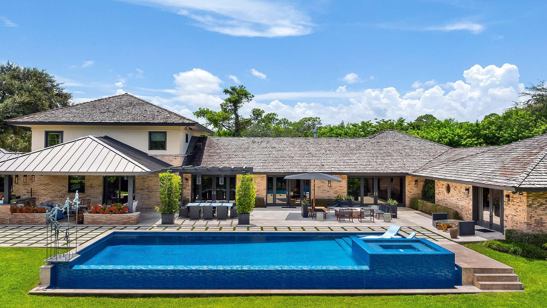 VILLAGE OF GOLF - Residential