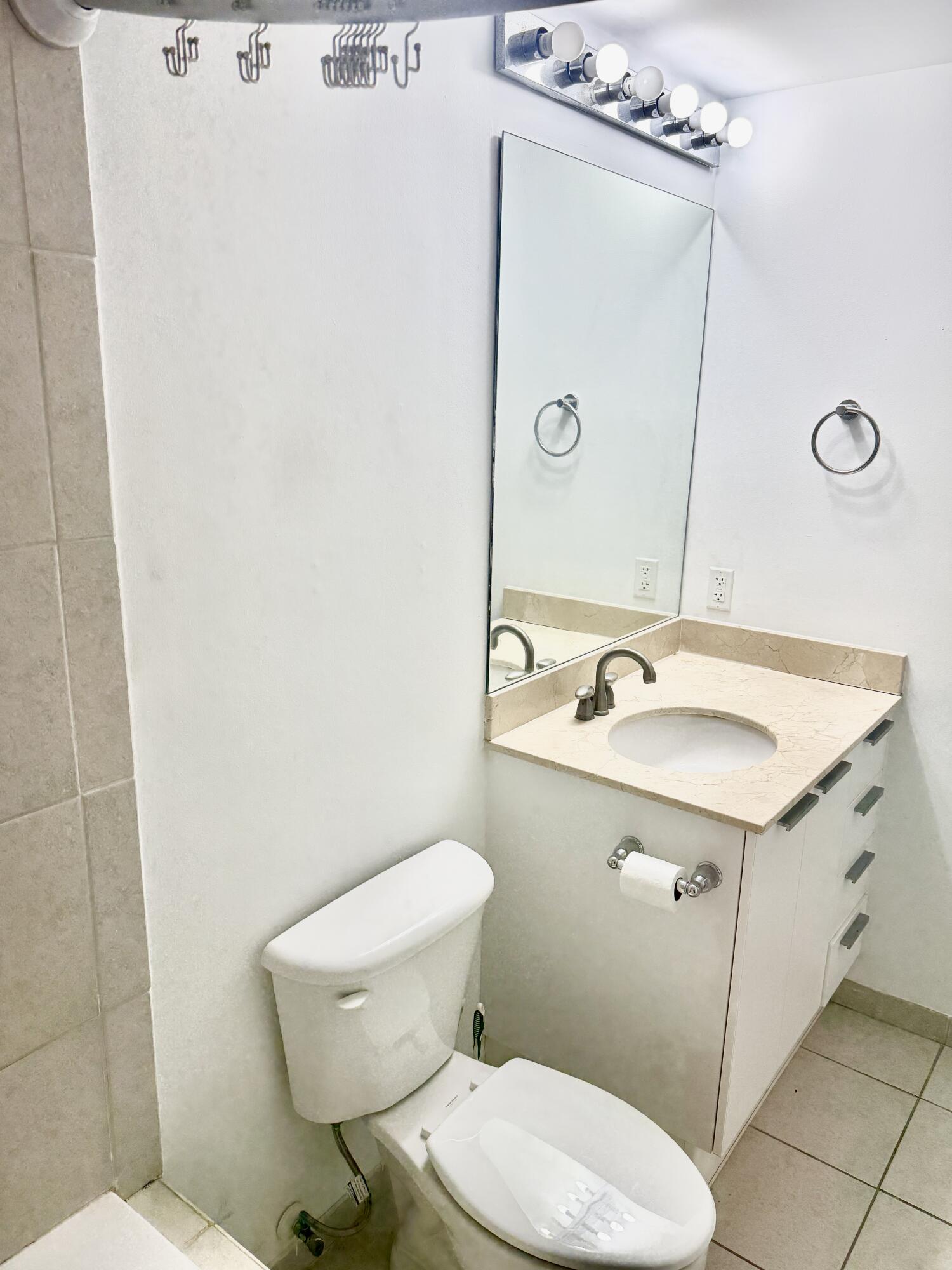 Hollywood Station Res Con - Residential Lease