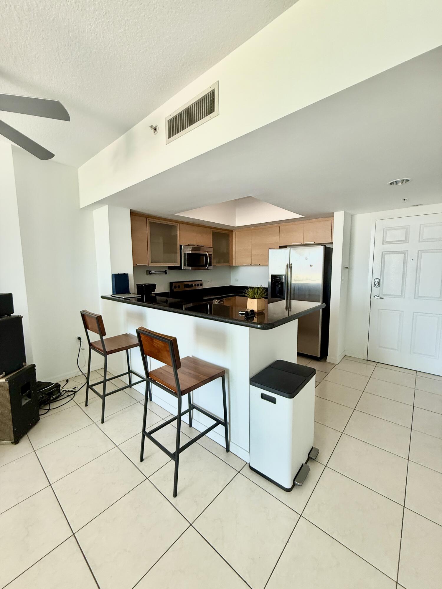 Hollywood Station Res Con - Residential Lease