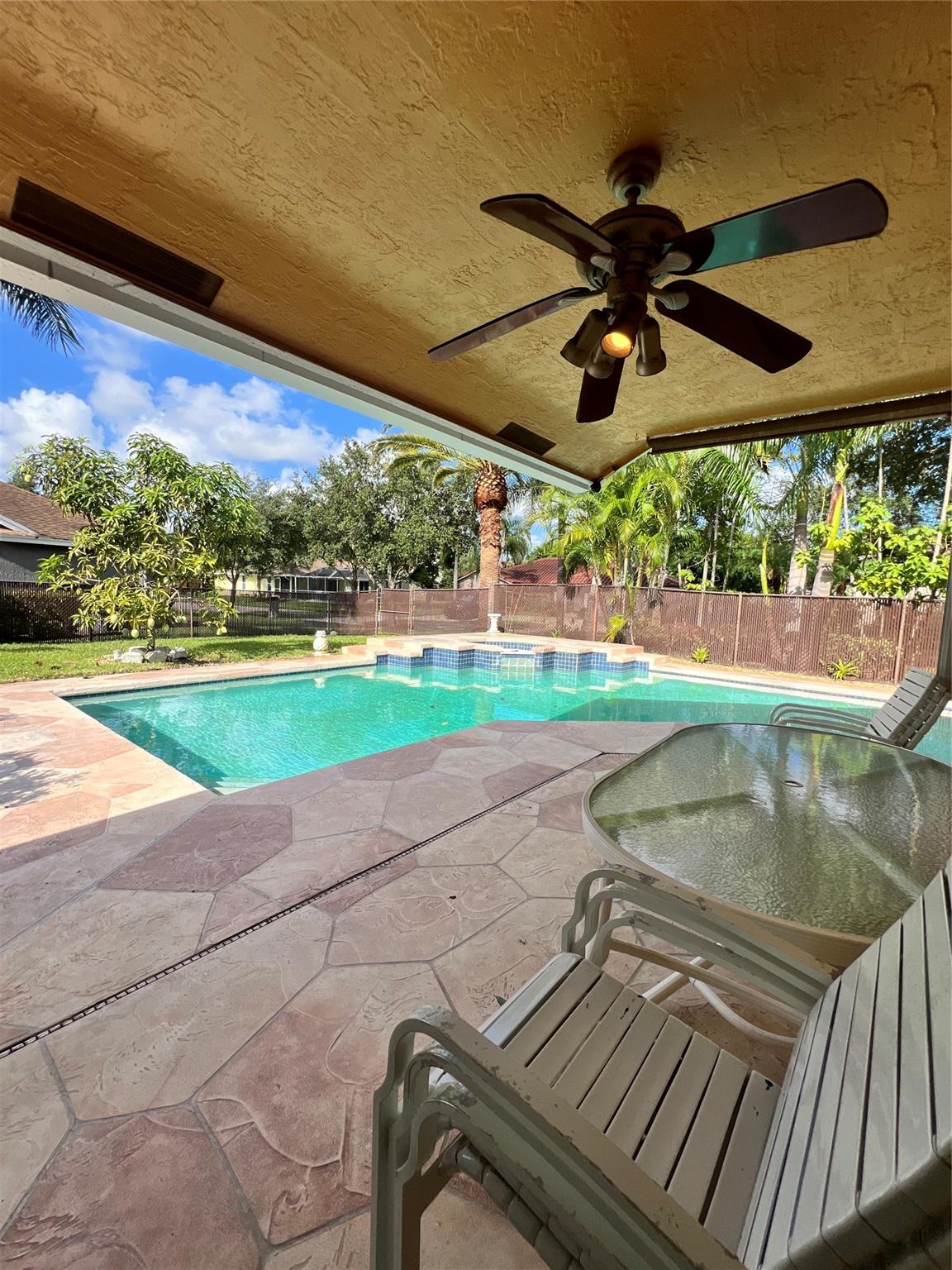 4424 NW 52nd St