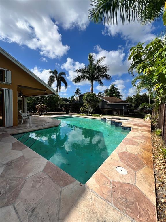 4424 NW 52nd St