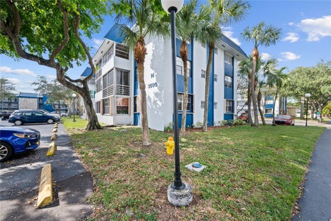 Tiny photo for 3090 Holiday Springs Boulevard #306, Margate, FL 33063 (MLS # F10533152)