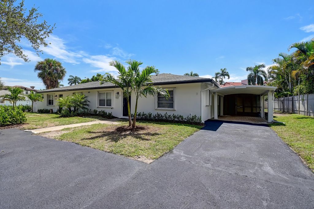 Photo of 632 Allen Avenue #1, Delray Beach, FL 33483 (MLS # R10984056)