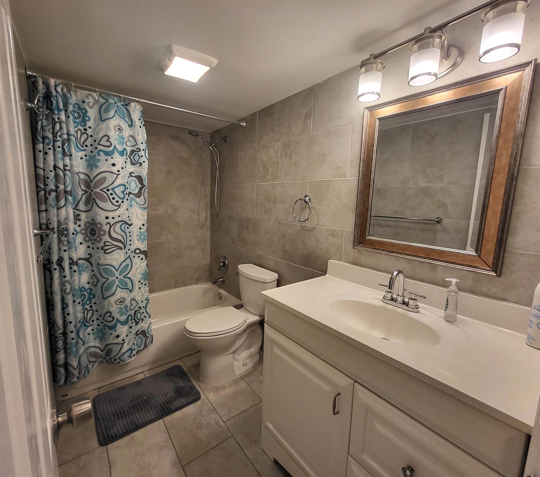 LAVERS DELRAY RACQUET CLU - Residential Lease