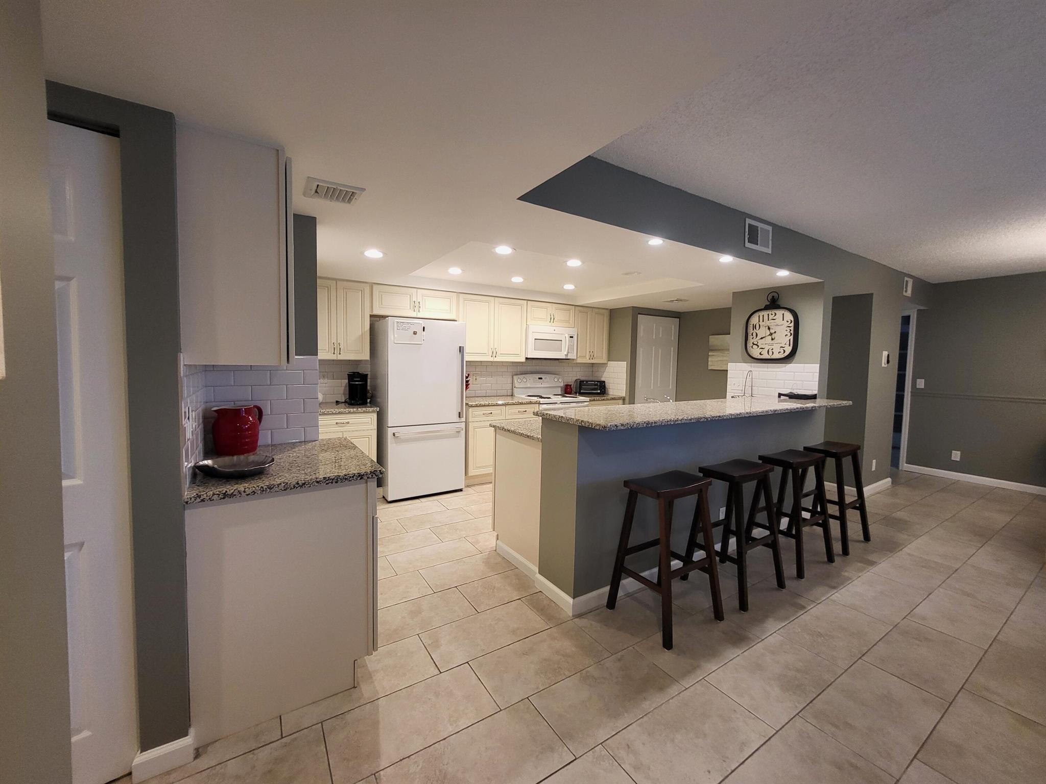 LAVERS DELRAY RACQUET CLU - Residential Lease