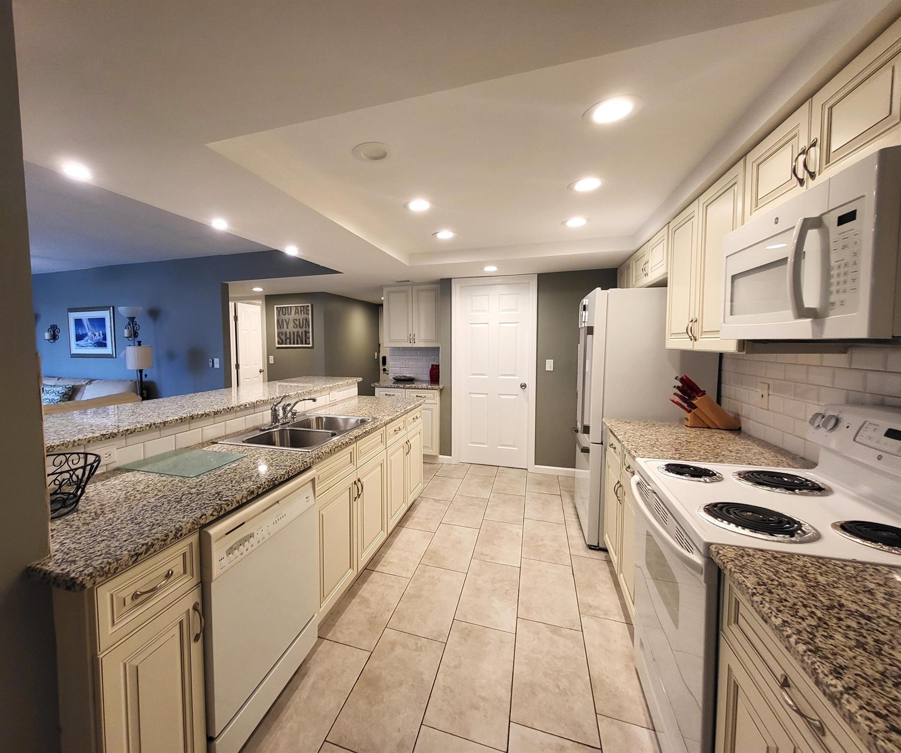 LAVERS DELRAY RACQUET CLU - Residential Lease