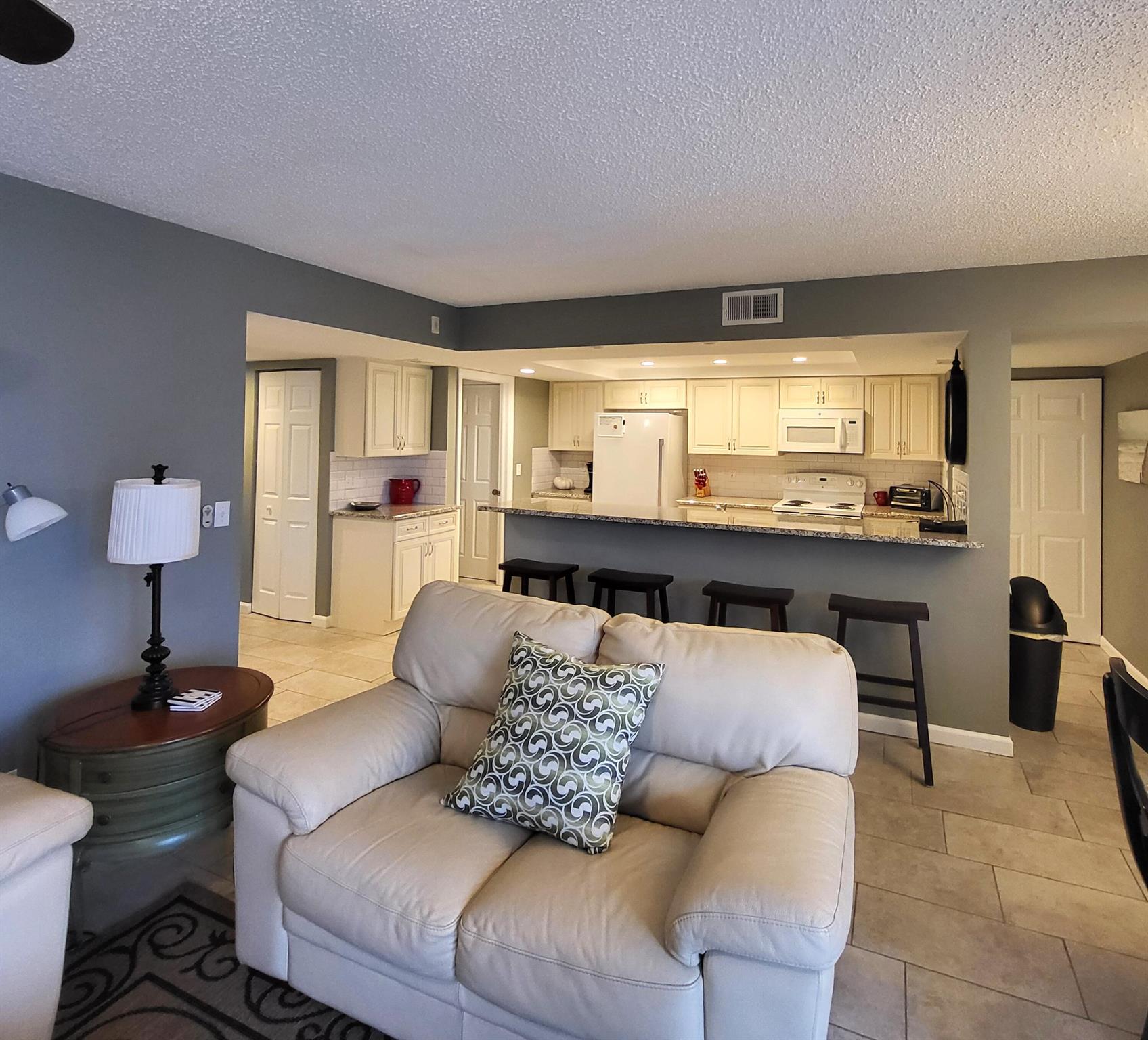 LAVERS DELRAY RACQUET CLU - Residential Lease