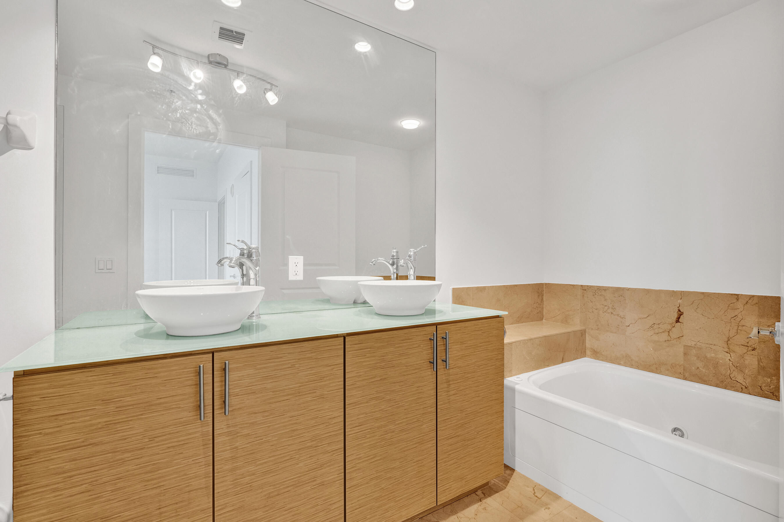 STRADA 315 CONDO - Residential