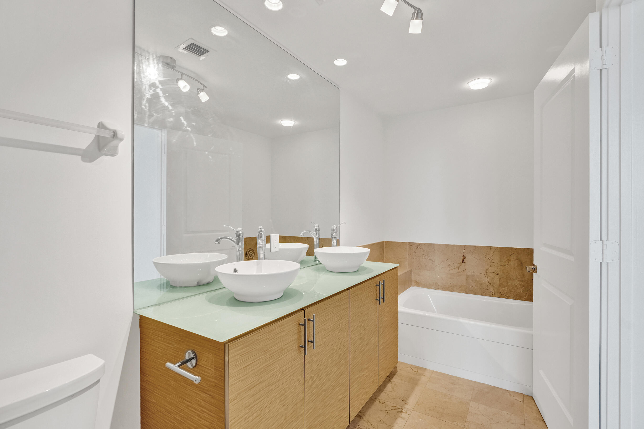 STRADA 315 CONDO - Residential