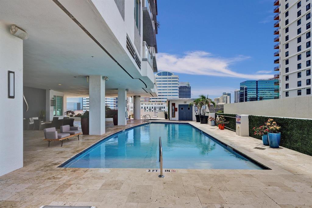 STRADA 315 CONDO - Residential