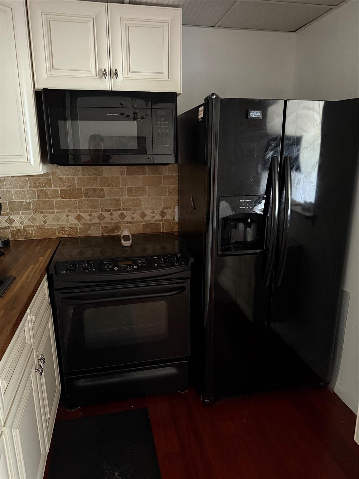 Annual rental available! This 1 bedroom, 1.5 bath condo is located in the highly desirable 55+ gated community of Century Village. The unit offers comfortable living with water, sewer, trash, association fee, and cable TV included in the rent. Residents enjoy access to all the incredible amenities Century Village is known for—clubhouse, fitness center, pools, tennis, social events, courtesy buses, and more. Don’t miss the opportunity to live in a vibrant community with everything you need right at your doorstep!