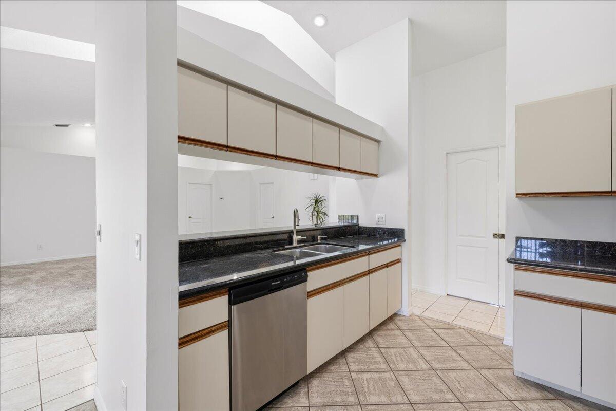 PORT ST LUCIE SECTION 40 - Residential Lease