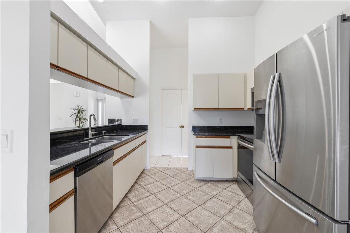 PORT ST LUCIE SECTION 40 - Residential Lease