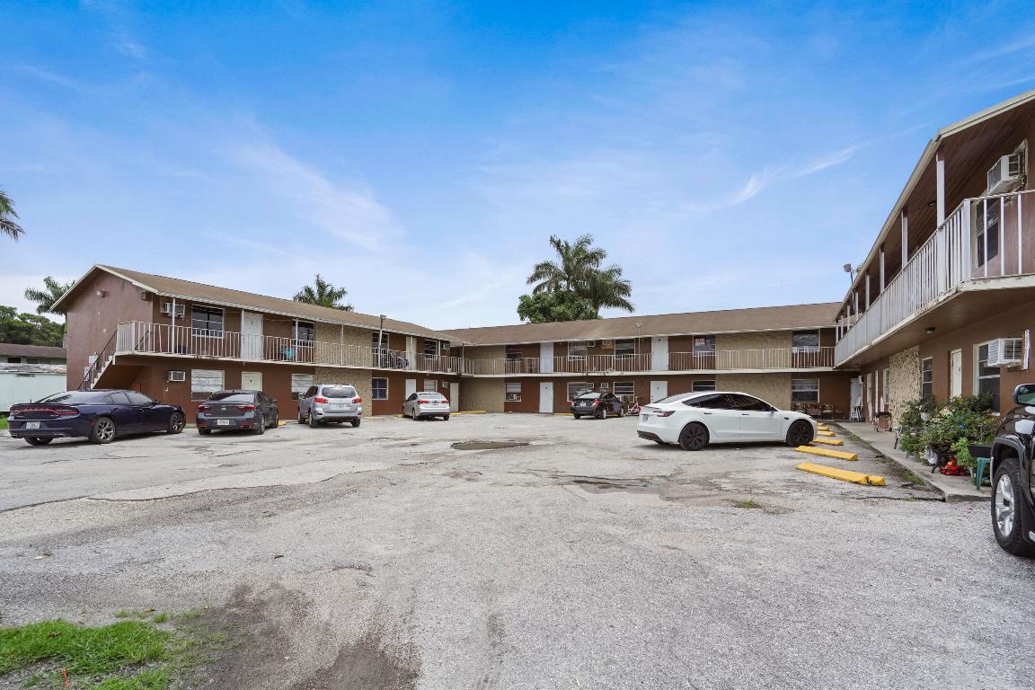 View photos, virtual tours, details... 241 NW 11th 1 Street 13