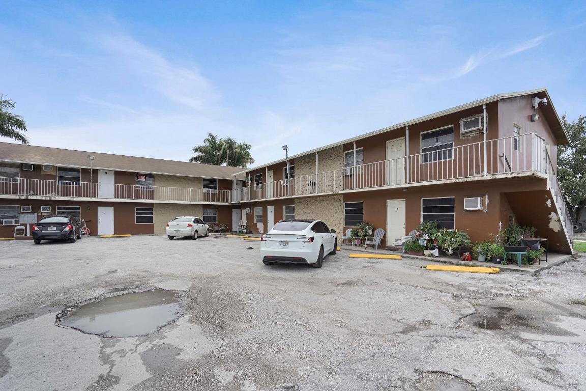 View photos, virtual tours, details... 241 NW 11th 1 Street 13