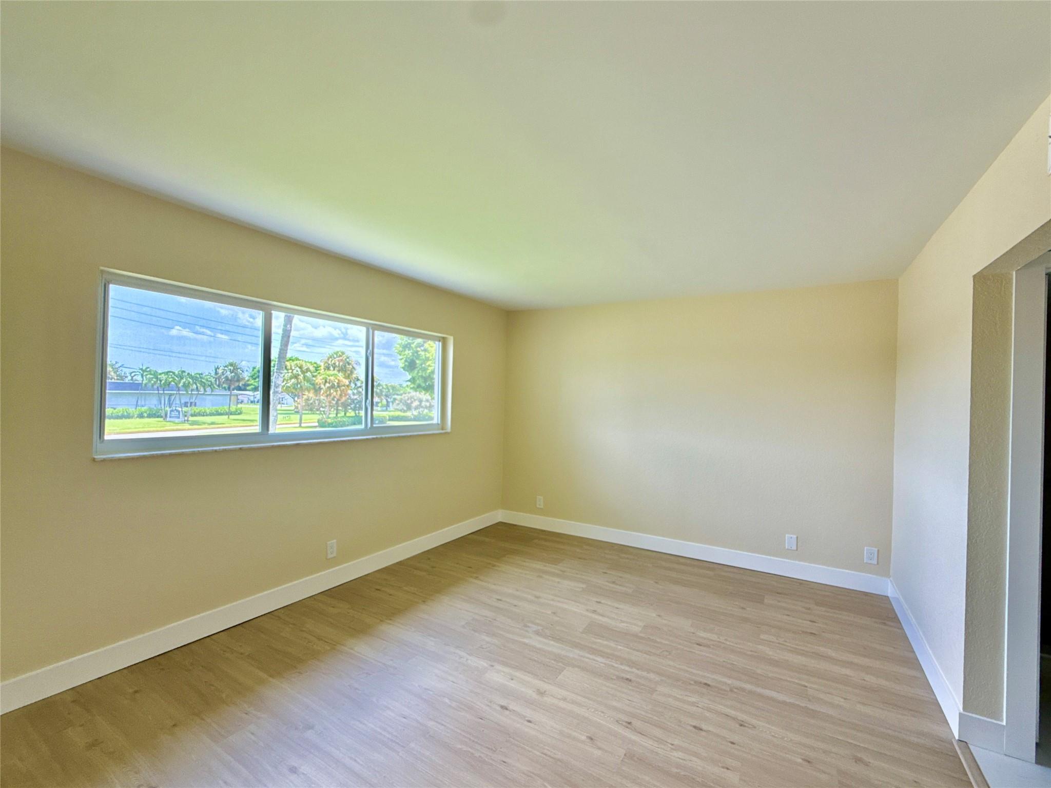 Oriole Golf & Tennis Club - Residential Lease