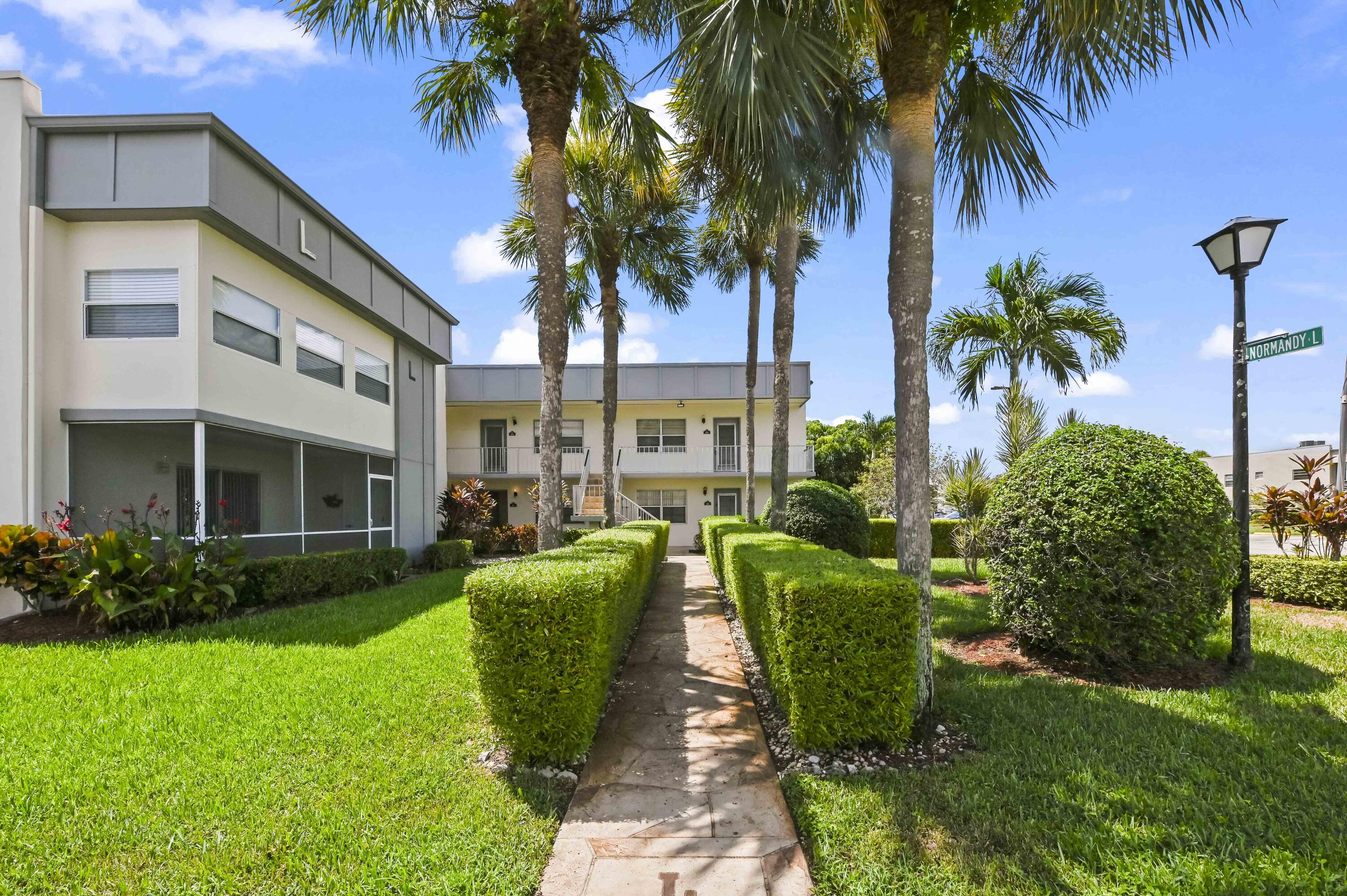 Totally renovated, first floor 2 bedroom/2 bath condo in 55+ gated community.Full attention to detail in this beautiful condo.Brand new appliances & window treatmentsWasher/dryer on lanai with utility sink.This one cannot be missed!!