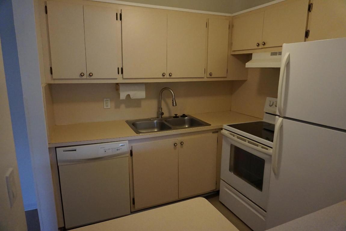 CENTURY VILLAGE 1ST FLOOR GREAT DEAL... - Residential