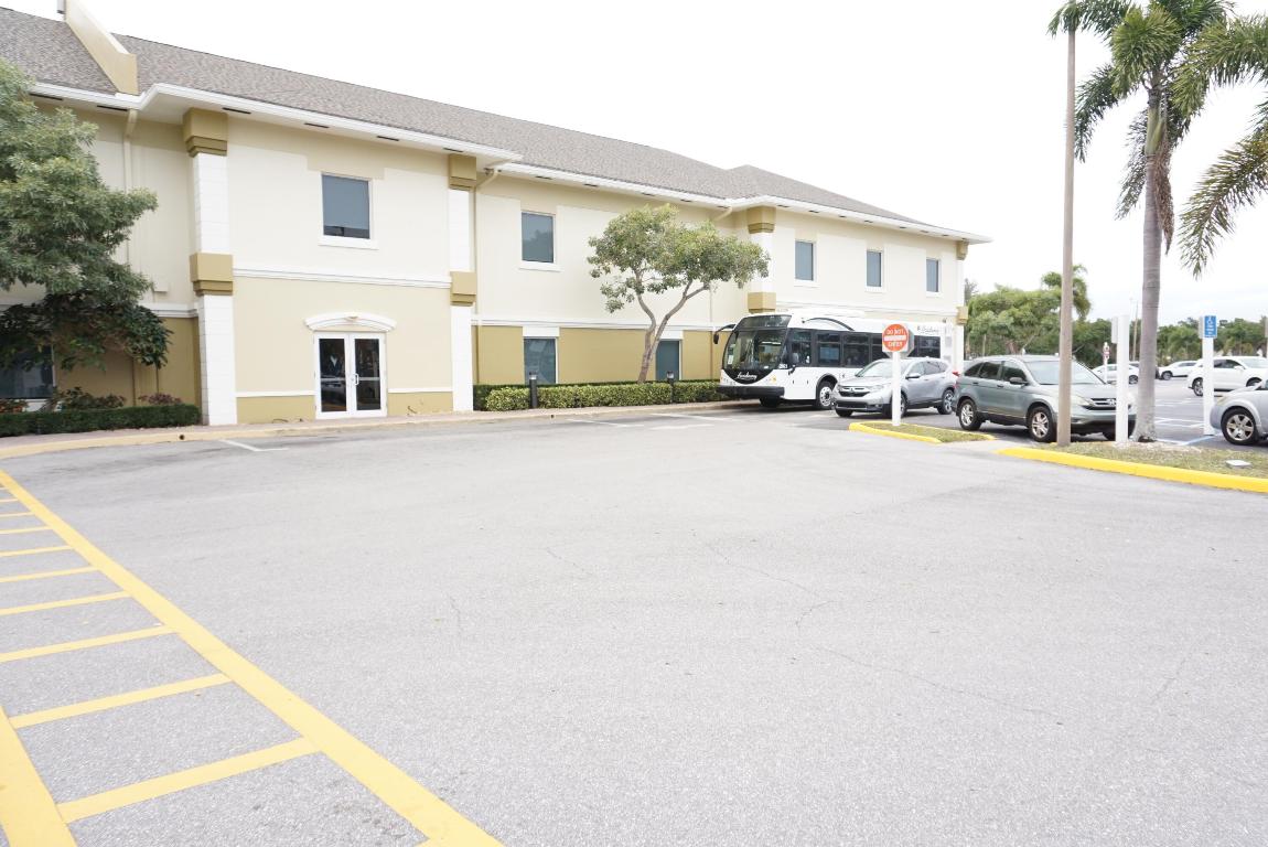 CENTURY VILLAGE 1ST FLOOR GREAT DEAL... - Residential