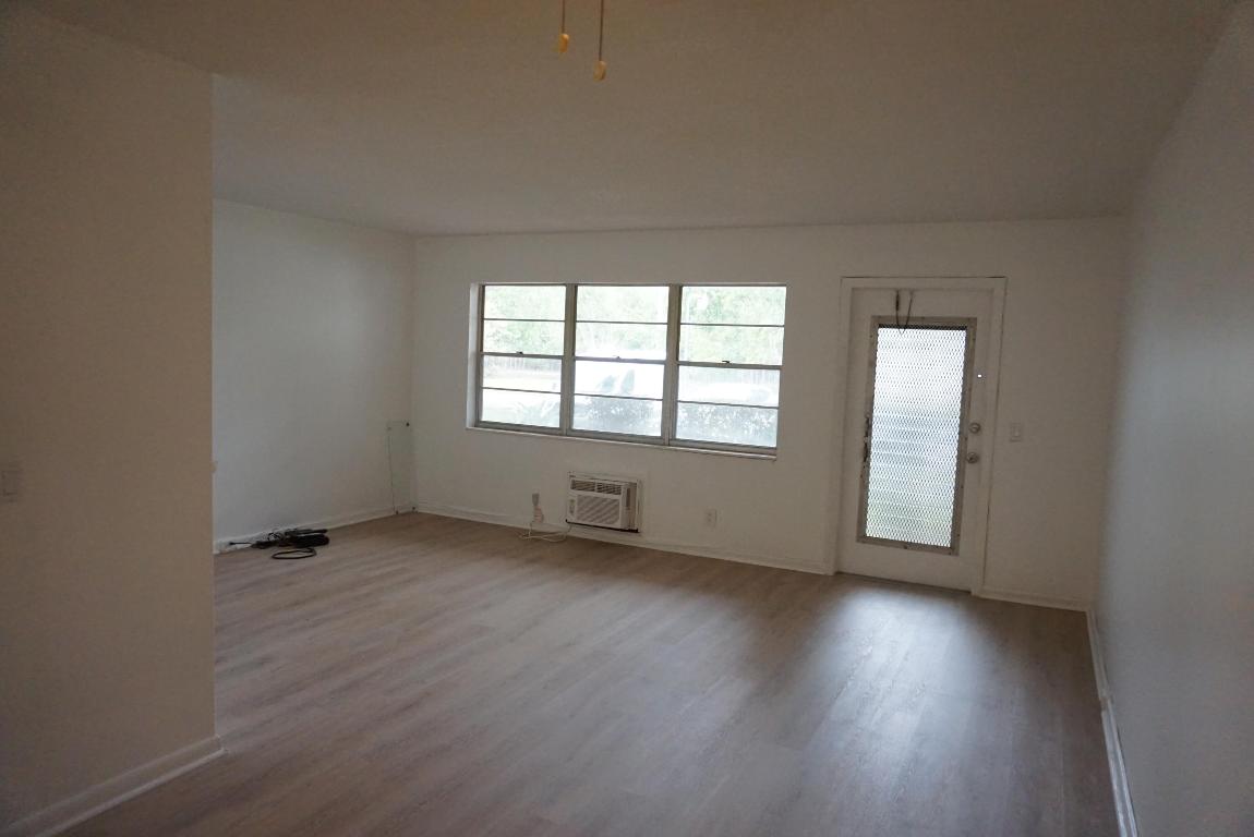 CENTURY VILLAGE 1ST FLOOR GREAT DEAL... - Residential