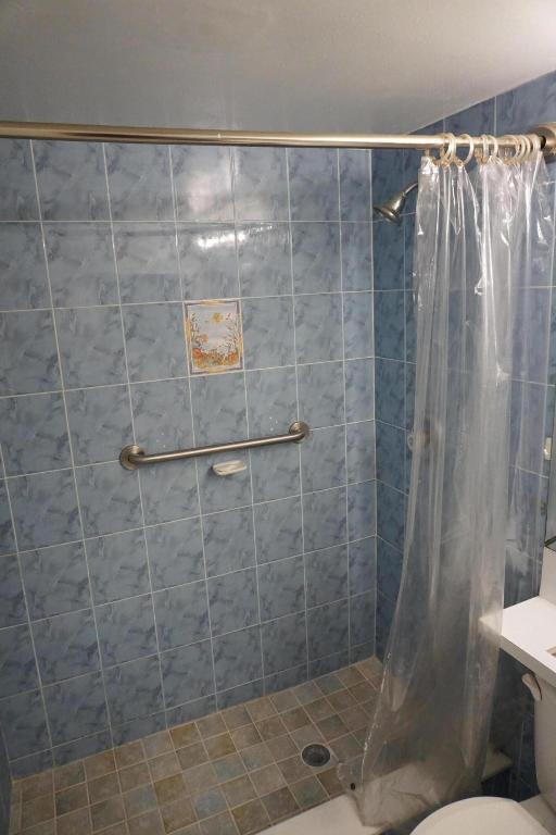 CENTURY VILLAGE 1ST FLOOR GREAT DEAL... - Residential