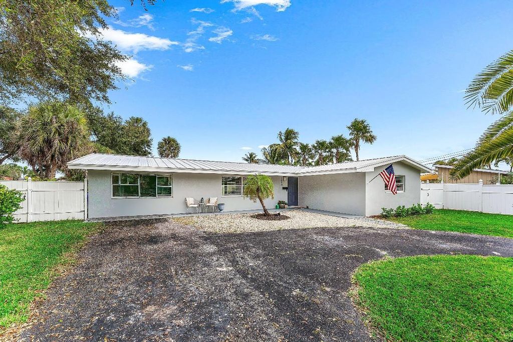 Photo of 1810 SW 3rd Avenue, Pompano Beach, FL 33060 (MLS # R11154429)