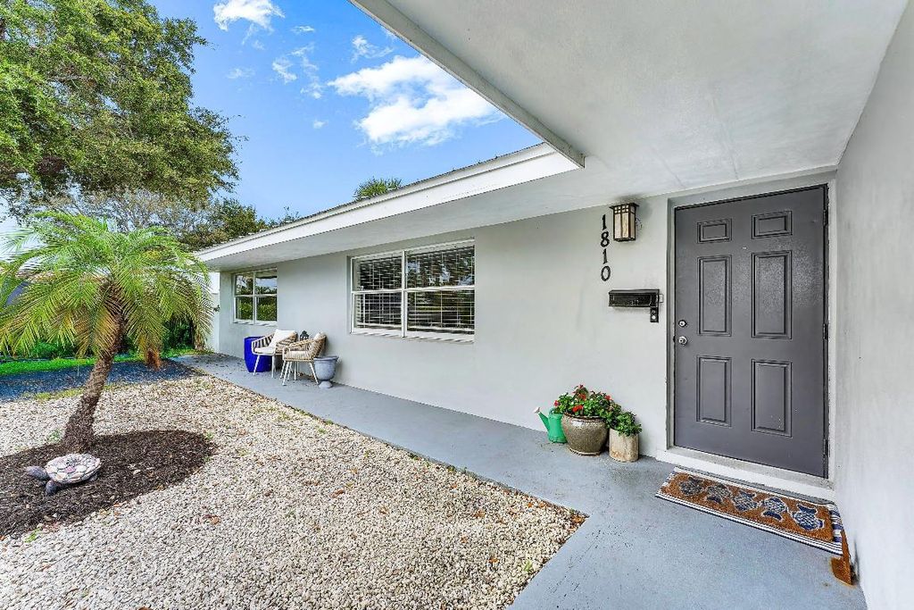 Photo of 1810 SW 3rd Avenue, Pompano Beach, FL 33060 (MLS # R11154429)