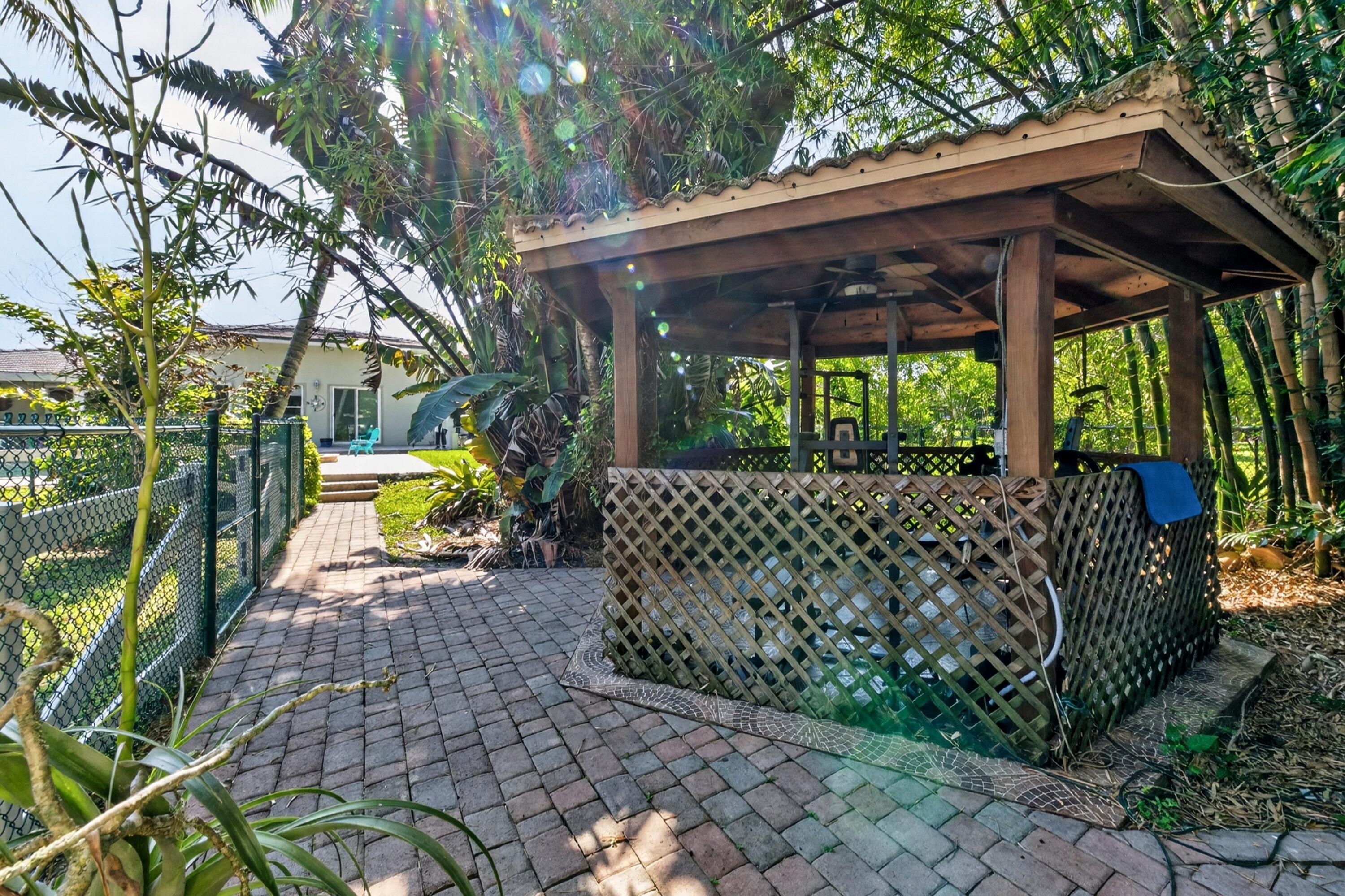 D & M ACRES - Residential