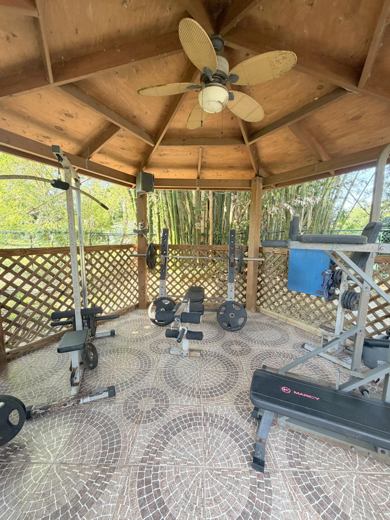 D & M ACRES - Residential