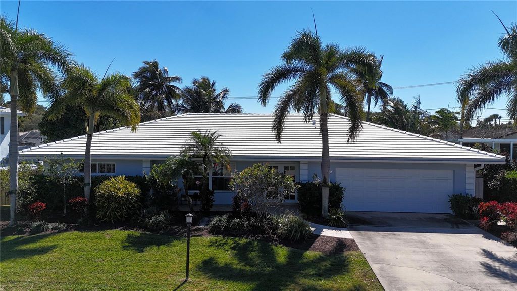 Photo of 930 SW 16th Street, Boca Raton, FL 33486 (MLS # F10550964)