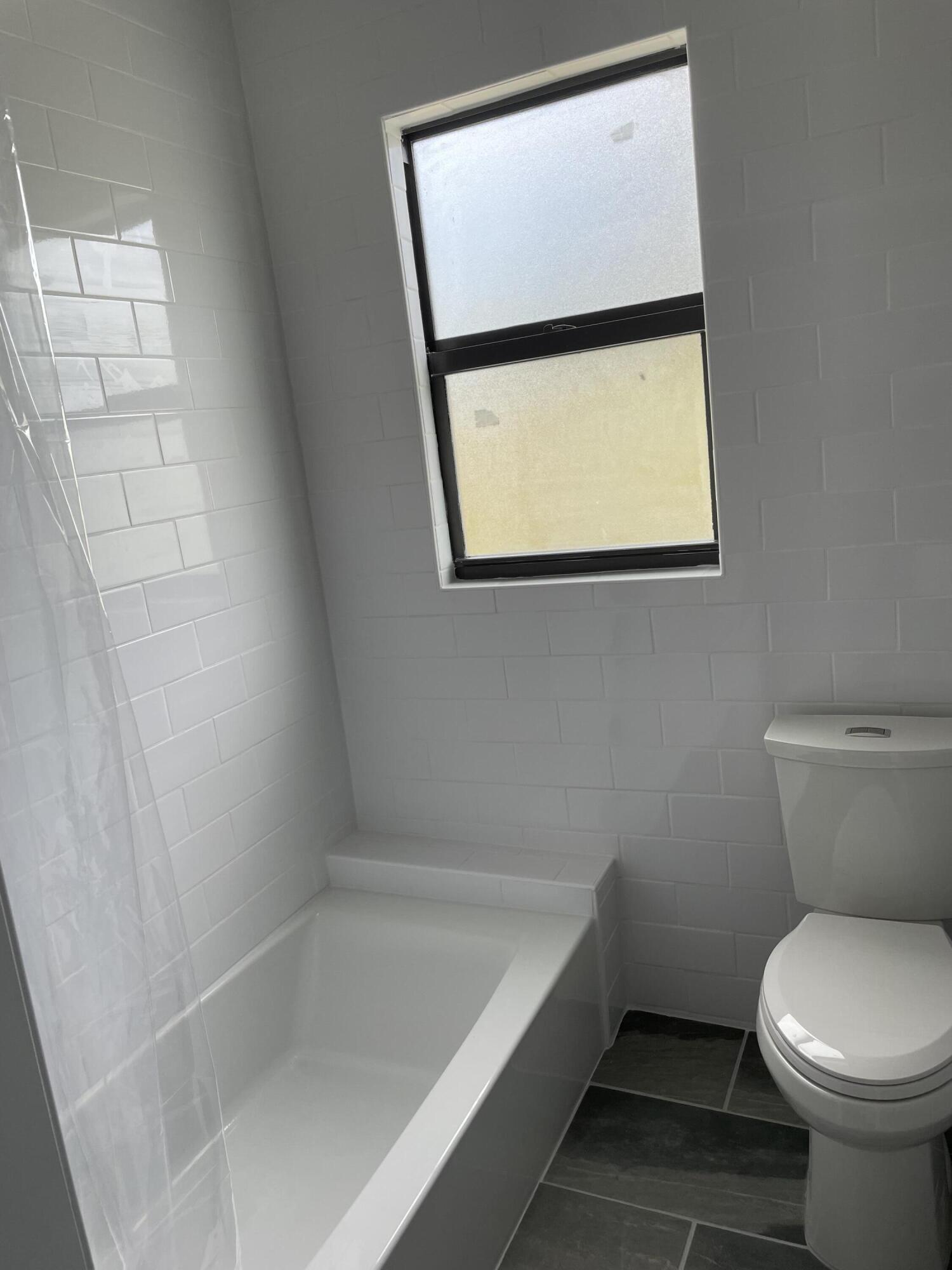 PALM BEACH NORTH - Residential Lease
