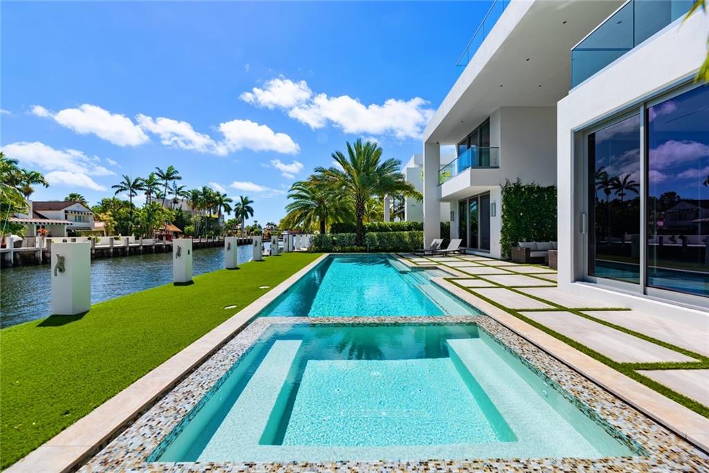 Las Olas - Residential