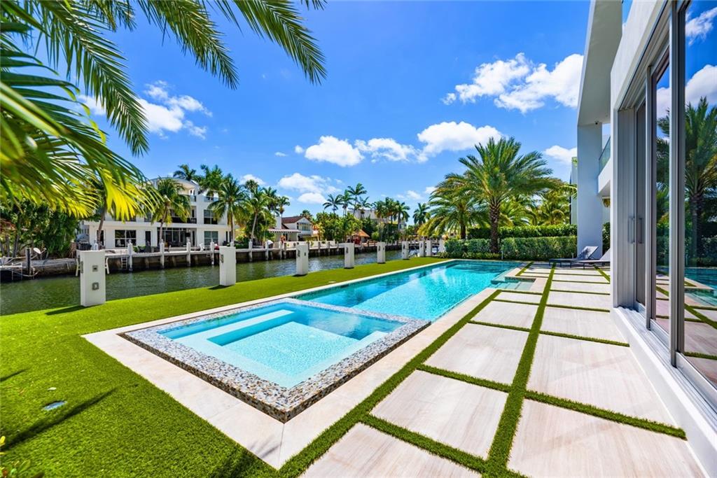 Las Olas - Residential