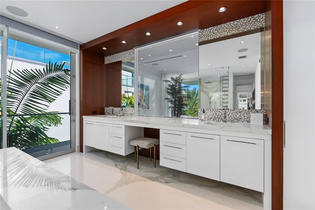 Las Olas - Residential