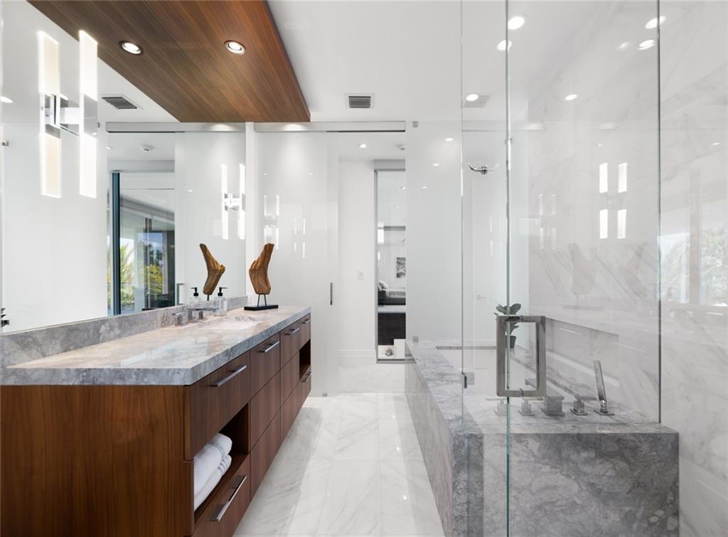 Las Olas - Residential