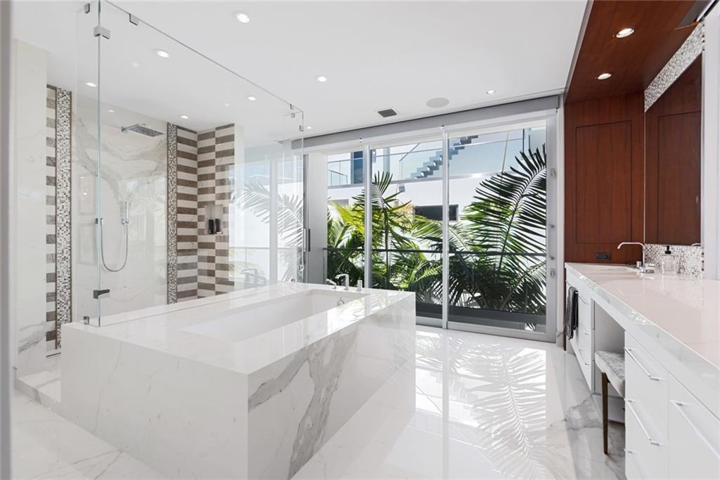 Las Olas - Residential