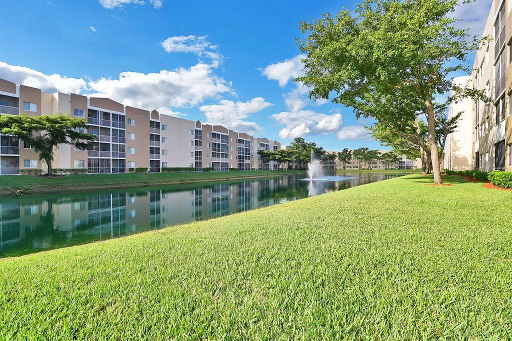 9560 Weldon Cir Unit J404