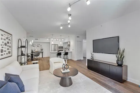 19601 E Country Club Dr Unit 7-108, Aventura, FL MLS: F10485235