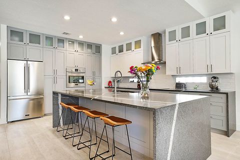 Featured picture for the property R11061609
