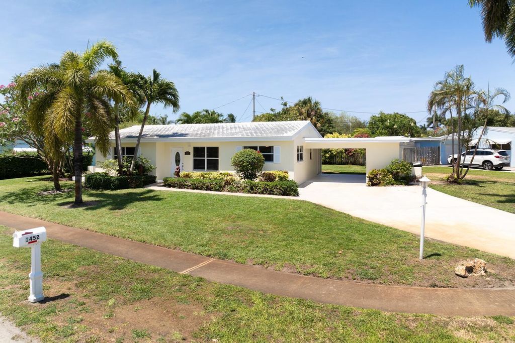 Photo of 1452 Crest Drive, Lake Worth, FL 33461 (MLS # R11090209)