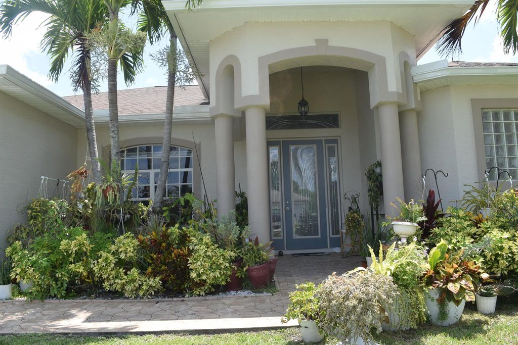 Photo of 3485 SW Funtuna Street, Port Saint Lucie, FL 34983 (MLS # R11004084)