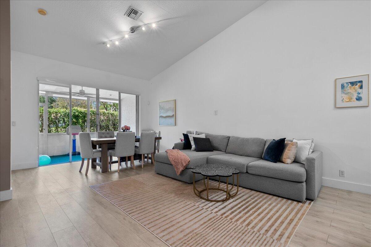 VILLA SAN REMO - Residential