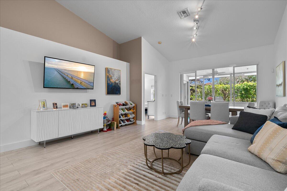 VILLA SAN REMO - Residential