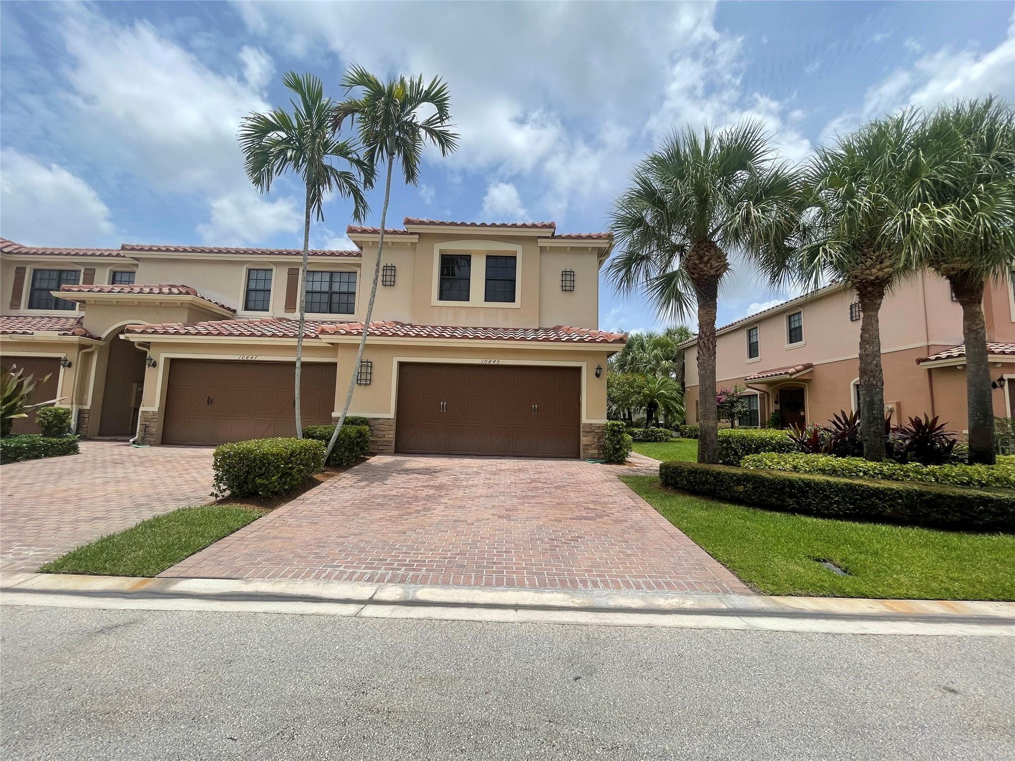 10845 NW 74th Dr