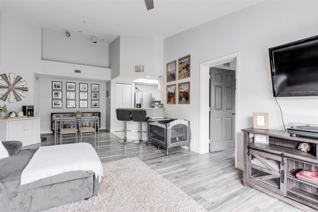 Photo of 2131 SE 10th Avenue #1110, Fort Lauderdale, FL 33316 (MLS # F10514856)
